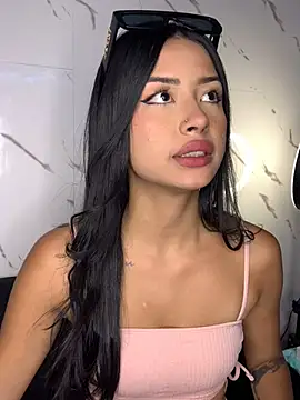 Snapshot of Miss_karol chatting on February 2025 05:45:01 PM Miss karol online show from February 2025 05:45:01 PM