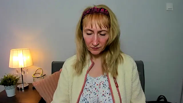 MargaretMilf69 online show from March 2025 01:40:01 PM