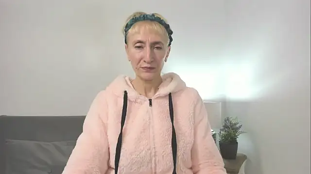 MargaretMilf69 online show from October 2025 03:12:02 PM