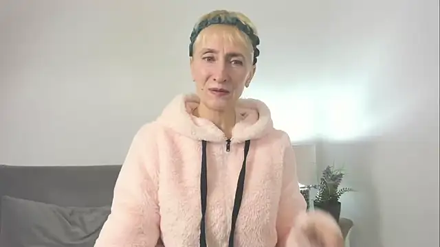 MargaretMilf69 online show from October 2025 04:11:01 PM