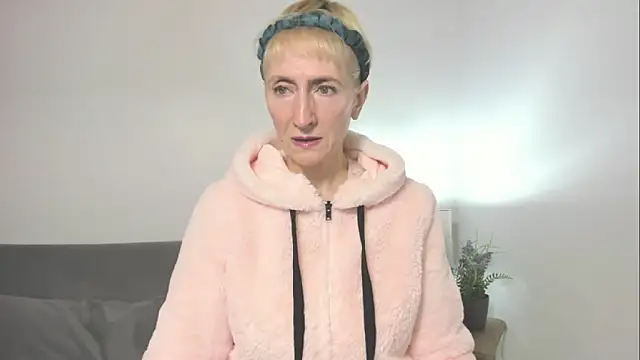 MargaretMilf69 online show from October 2025 03:58:02 PM