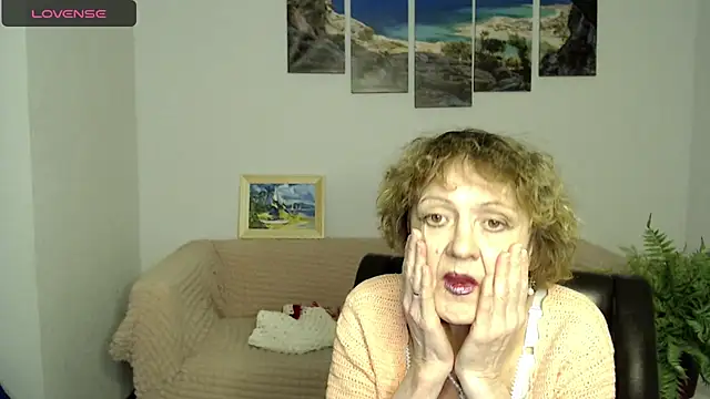 Snapshot of SexyGrandma_ chatting on February 2025 12:39:01 AM SexyGrandma online show from February 2025 12:39:01 AM