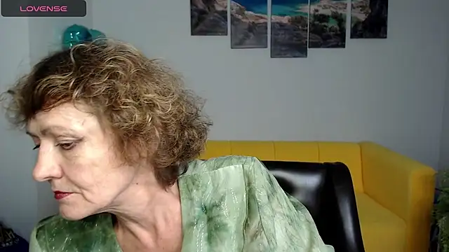Snapshot of SexyGrandma_ chatting on February 2025 03:37:02 PM SexyGrandma online show from February 2025 03:37:02 PM