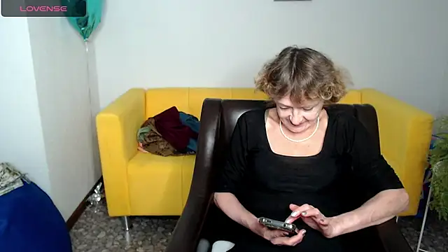 Snapshot of SexyGrandma_ chatting on March 2025 01:00:02 AM SexyGrandma online show from March 2025 01:00:02 AM