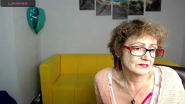 Snapshot of SexyGrandma_ chatting on March 2025 09:05:02 PM SexyGrandma online show from March 2025 09:05:02 PM