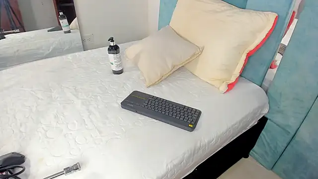 Snapshot of AlexxaSmall chatting on March 2025 11:42:02 AM AlexxaSmall online show from March 2025 11:42:02 AM