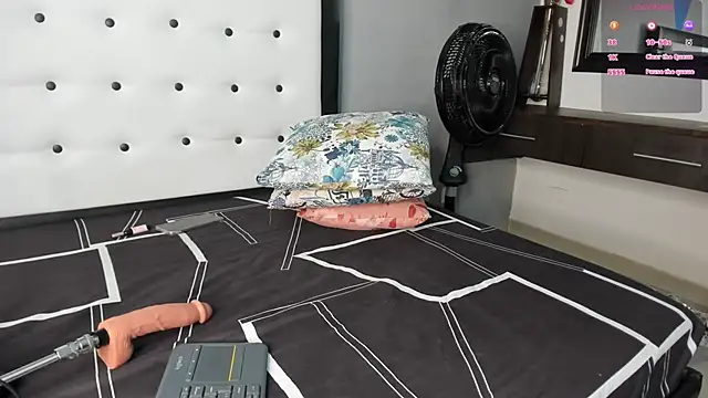 Snapshot of AlexxaSmall chatting on October 2025 02:31:02 AM AlexxaSmall online show from October 2025 02:31:02 AM