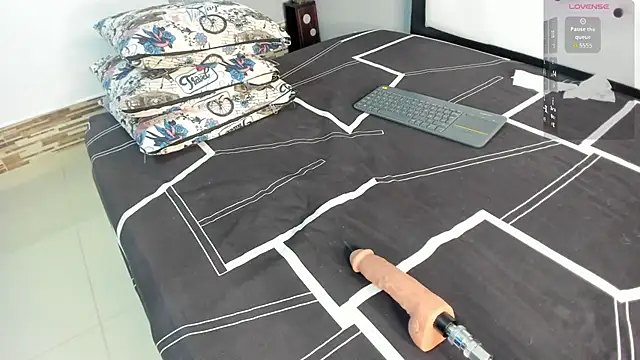 Snapshot of AlexxaSmall chatting on October 2025 02:47:02 AM AlexxaSmall online show from October 2025 02:47:02 AM