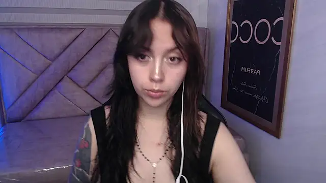 Hela v online show from May 2026 01:07:01 PM