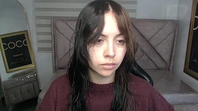 Hela v online show from May 2026 12:13:01 PM