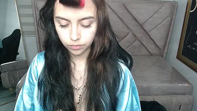 Hela v online show from May 2026 05:40:02 PM