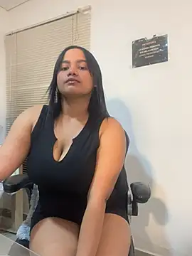 Snapshot of my_cam chatting on January 2025 11:24:01 PM my cam online show from January 2025 11:24:01 PM