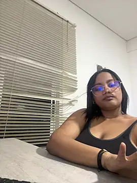 Snapshot of my_cam chatting on February 2025 11:04:02 PM my cam online show from February 2025 11:04:02 PM