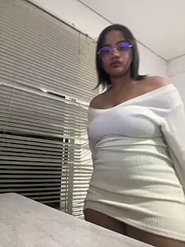 Snapshot of my_cam chatting on March 2025 12:10:02 AM my cam online show from March 2025 12:10:02 AM