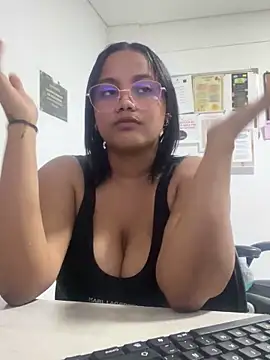 Snapshot of my_cam chatting on March 2025 12:15:01 AM my cam online show from March 2025 12:15:01 AM