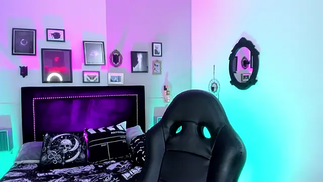 Snapshot of IsisRaichuu_ chatting on September 2025 08:23:01 PM IsisRaichuu online show from September 2025 08:23:01 PM