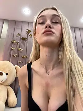 Snapshot of KristinaDane chatting on February 2025 03:15:02 AM KristinaDane online show from February 2025 03:15:02 AM