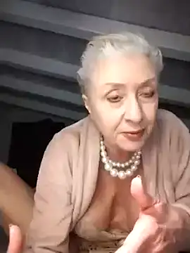 Snapshot of divinaerotica chatting on February 2025 05:29:02 PM divinaerotica online show from February 2025 05:29:02 PM