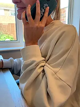 Phoebe Lily online show from October 2025 08:47:01 AM