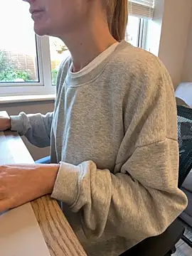 Phoebe Lily online show from October 2025 07:52:01 AM