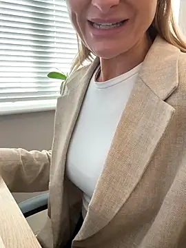 Phoebe Lily online show from October 2025 02:42:02 PM