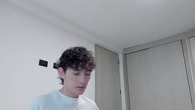 Snapshot of miketwink chatting on September 2025 10:35:02 PM miketwink online show from September 2025 10:35:02 PM