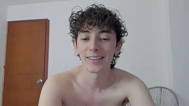 Snapshot of miketwink chatting on October 2025 12:41:02 AM miketwink online show from October 2025 12:41:02 AM