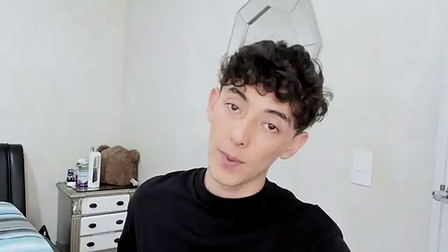 miketwink online show from March 2026 07:00:02 PM