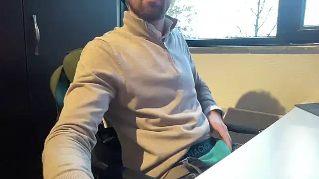 Snapshot of bullyboyy chatting on December 2025 03:10:01 PM bullyboyy online show from December 2025 03:10:01 PM