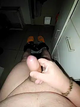 Snapshot of Usame_como_quieras chatting on November 2025 04:02:02 AM Usame como quieras online show from November 2025 04:02:02 AM