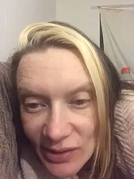 Snapshot of blondey206 chatting on February 2025 07:44:02 PM blondey206 online show from February 2025 07:44:02 PM