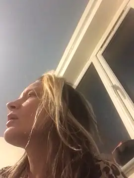 Snapshot of blondey206 chatting on March 2026 01:54:02 AM blondey206 online show from March 2026 01:54:02 AM