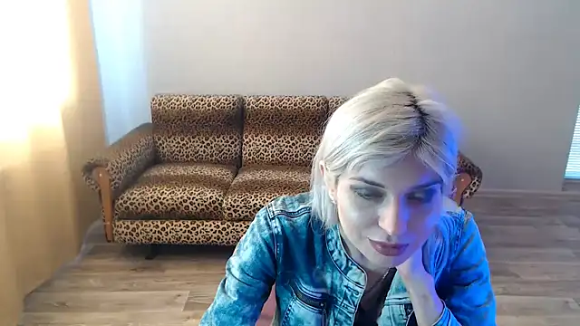 Snapshot of SexyBeatriice chatting on February 2025 10:28:02 AM SexyBeatriice online show from February 2025 10:28:02 AM