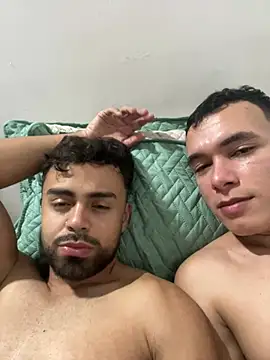 Snapshot of hornytwins15 chatting on March 2025 04:34:02 AM hornytwins15 online show from March 2025 04:34:02 AM