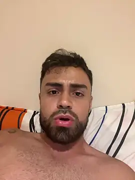 Snapshot of hornytwins15 chatting on March 2025 04:05:01 AM hornytwins15 online show from March 2025 04:05:01 AM