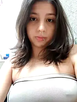 Snapshot of Maiden-Hot chatting on March 2026 07:19:01 PM Maiden-Hot online show from March 2026 07:19:01 PM