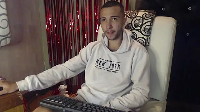 Snapshot of FemToMale chatting on February 2025 07:38:02 AM FemToMale online show from February 2025 07:38:02 AM