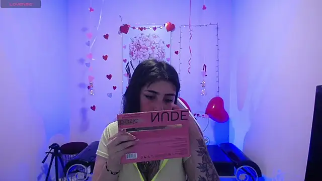 Snapshot of Adri_Gomez_ chatting on February 2025 03:23:01 AM Adri Gomez online show from February 2025 03:23:01 AM