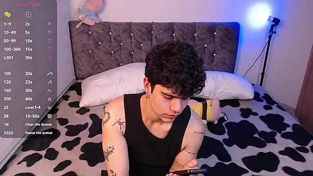 Snapshot of stiven_and_ale chatting on March 2025 05:16:01 AM stiven and ale online show from March 2025 05:16:01 AM