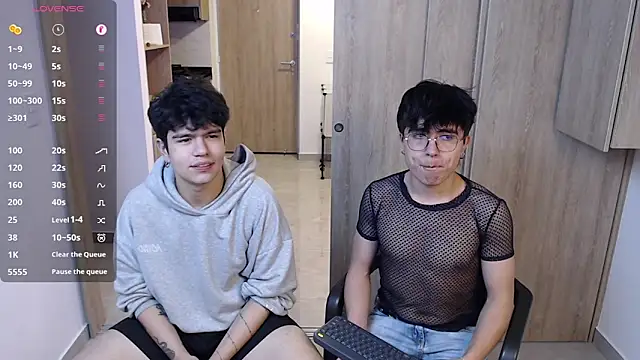 Snapshot of stiven_and_ale chatting on March 2025 06:38:02 AM stiven and ale online show from March 2025 06:38:02 AM