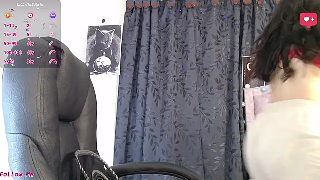 Snapshot of ellajonz chatting on November 2025 12:05:02 AM ellajonz online show from November 2025 12:05:02 AM