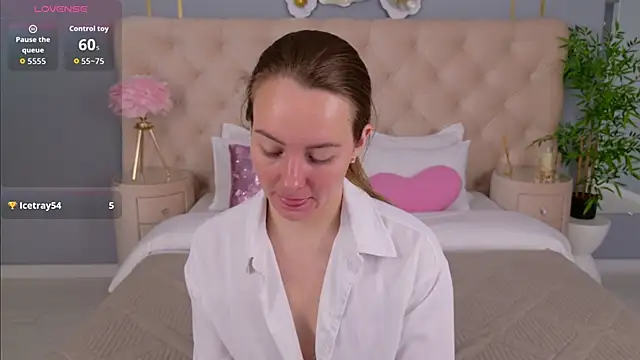 Snapshot of JaniceCollins chatting on March 2026 02:04:01 AM JaniceCollins online show from March 2026 02:04:01 AM