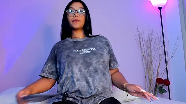 Snapshot of aleya_bliss chatting on February 2025 01:21:02 PM aleya bliss online show from February 2025 01:21:02 PM