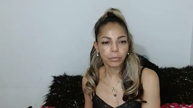 Snapshot of Lunasquirt1985 chatting on October 2025 11:17:01 AM Lunasquirt1985 online show from October 2025 11:17:01 AM