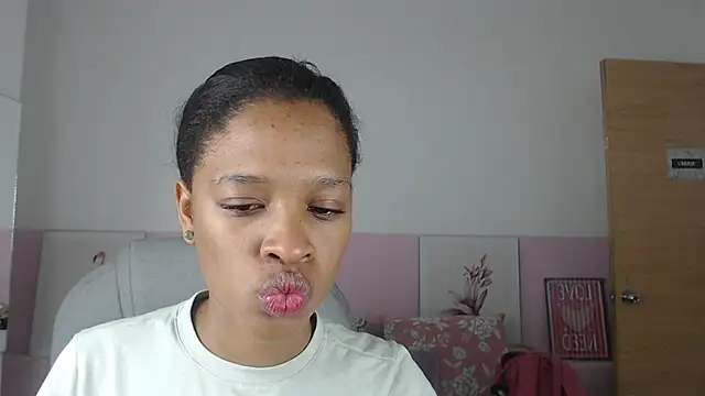 Snapshot of brendathompson_ chatting on February 2025 11:58:01 AM brendathompson online show from February 2025 11:58:01 AM
