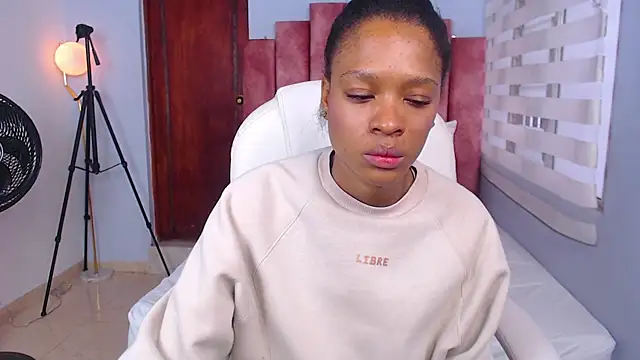 Snapshot of brendathompson_ chatting on March 2025 12:27:02 PM brendathompson online show from March 2025 12:27:02 PM