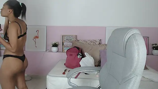 Snapshot of brendathompson_ chatting on March 2025 03:26:01 PM brendathompson online show from March 2025 03:26:01 PM