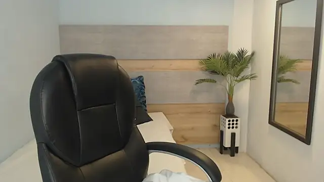 brendathompson  online show from October 2025 03:04:01 AM