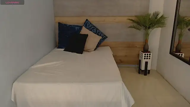 brendathompson  online show from October 2025 01:42:02 AM