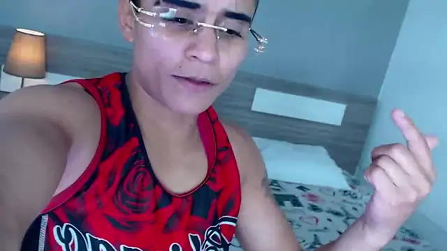 Snapshot of Liiamthompson chatting on October 2025 11:23:01 PM Liiamthompson online show from October 2025 11:23:01 PM